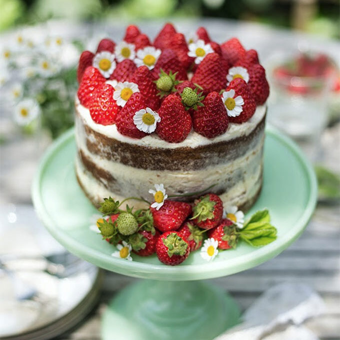 Strawberries and cream naked cake by Supergolden bakes