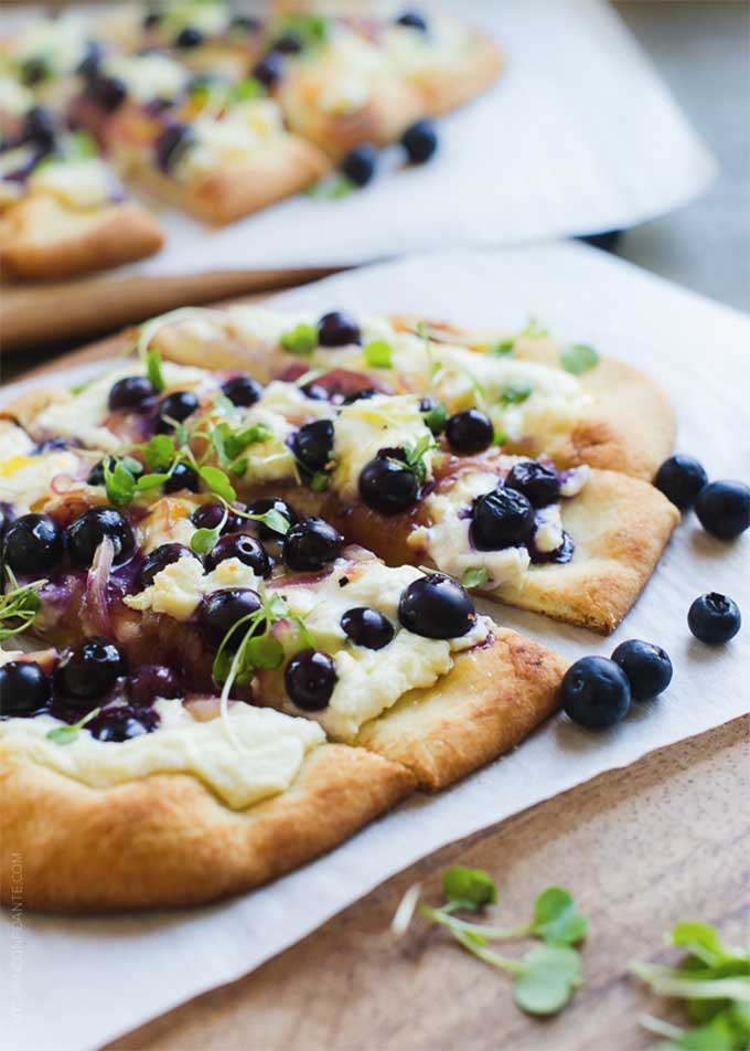 Blueberry feta onion naan pizza by Kitchen Confidante