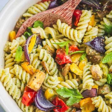 pasta salad with onions and bell peppers. Recipe by Nourish Plate.