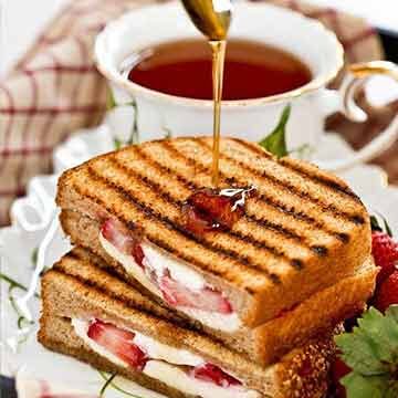 strawberry grilled cheese by Roti n Rice