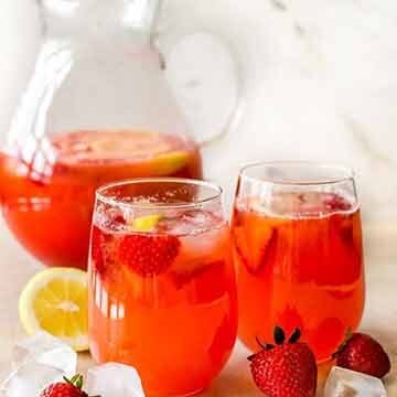 Strawberry lemonade by Salt & Lavender
