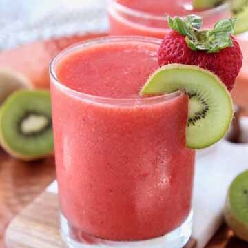 Strawberry kiwi smoothie recipe by Whitney Bond
