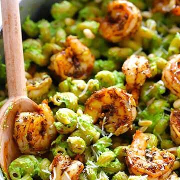 Asparagus-spinach pesto pasta with blackened shrimp recipe by Gimme Some Oven