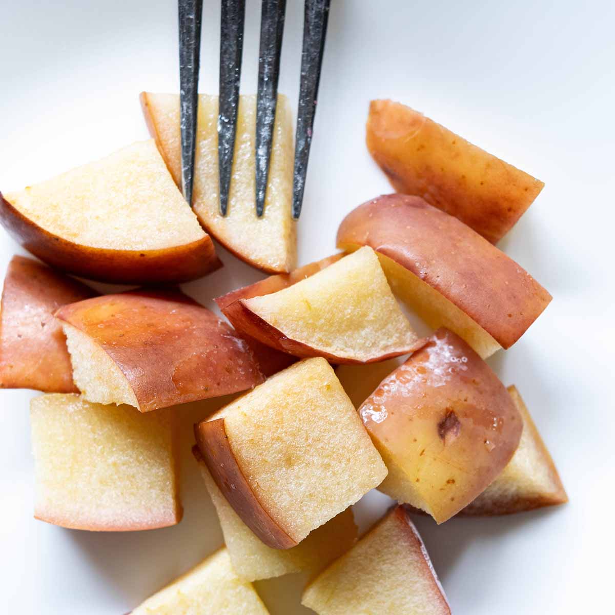 Red Delicious pie baking test shows that the slices lose their color and turn mealy when baked.