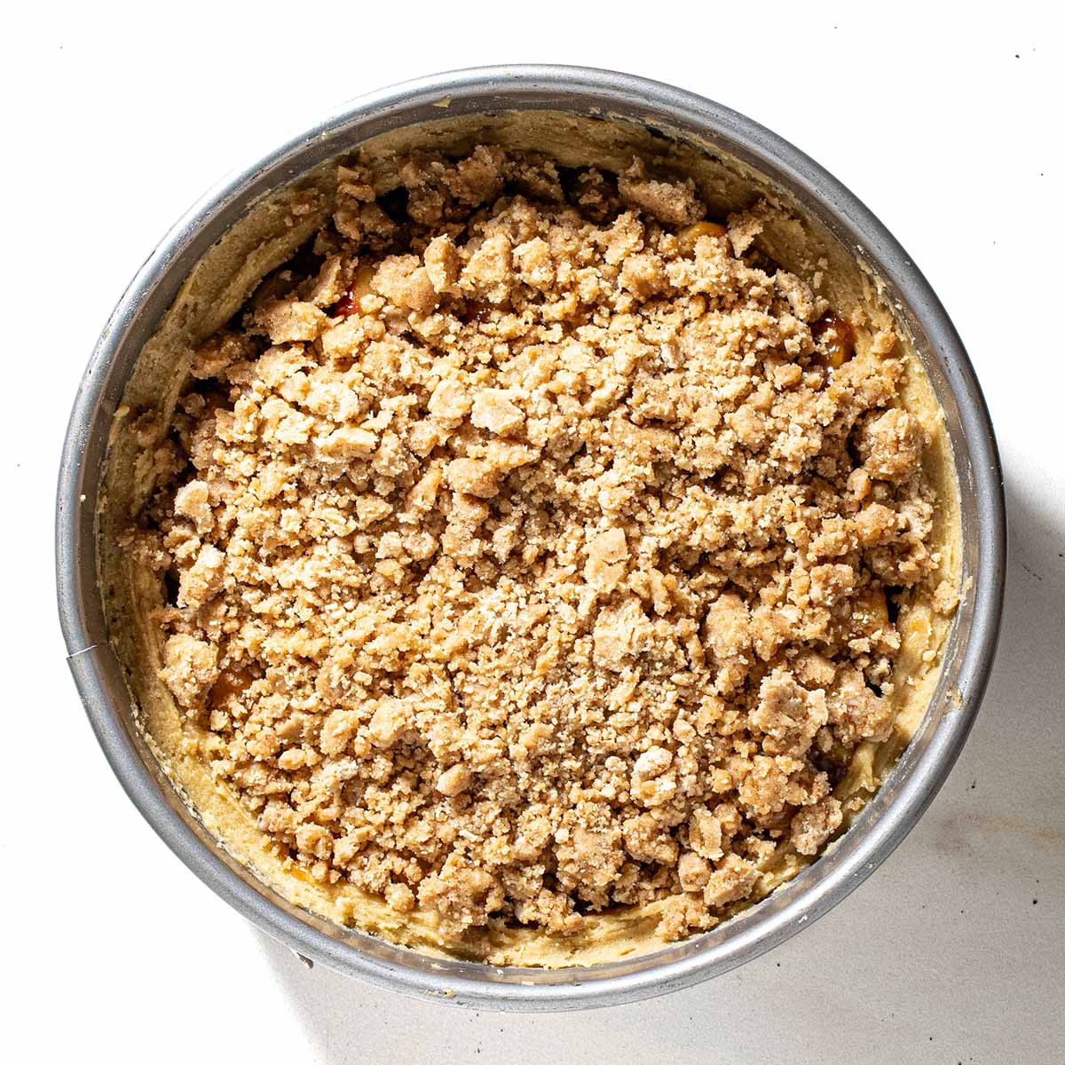 Crumble topping on a Dutch apple pie