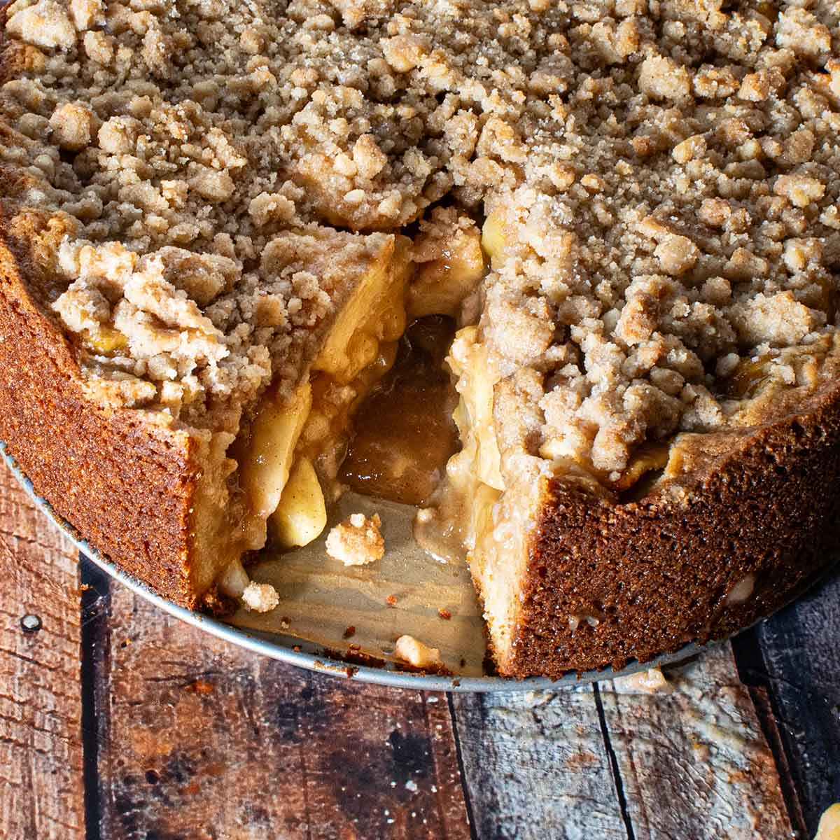Apple pie filling oozes out after slicing it while still warm