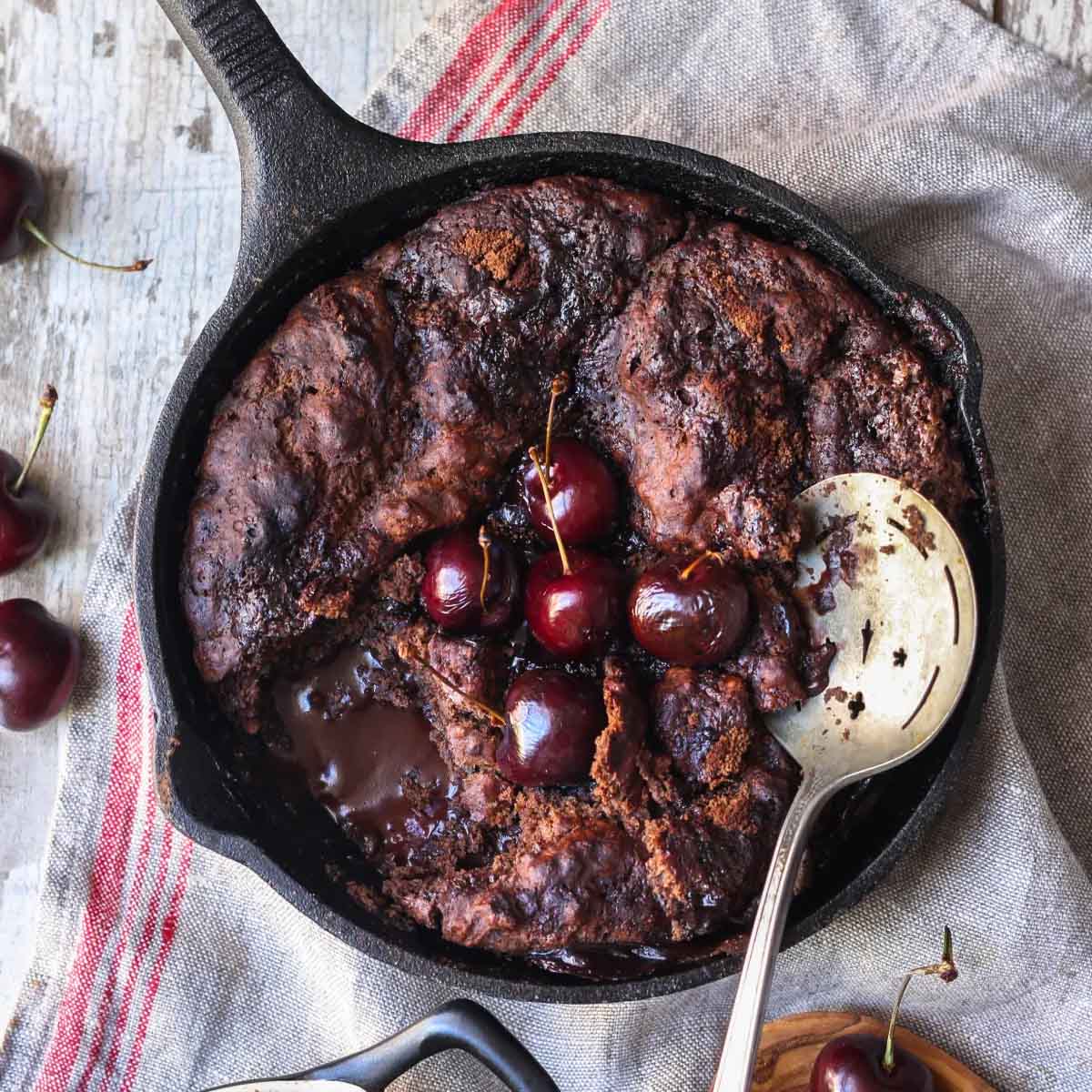 Cherry cobbler recipes: a variation with a chocolate batter topping for a Black Forest flavor. Recipe from Food Fashion Party.